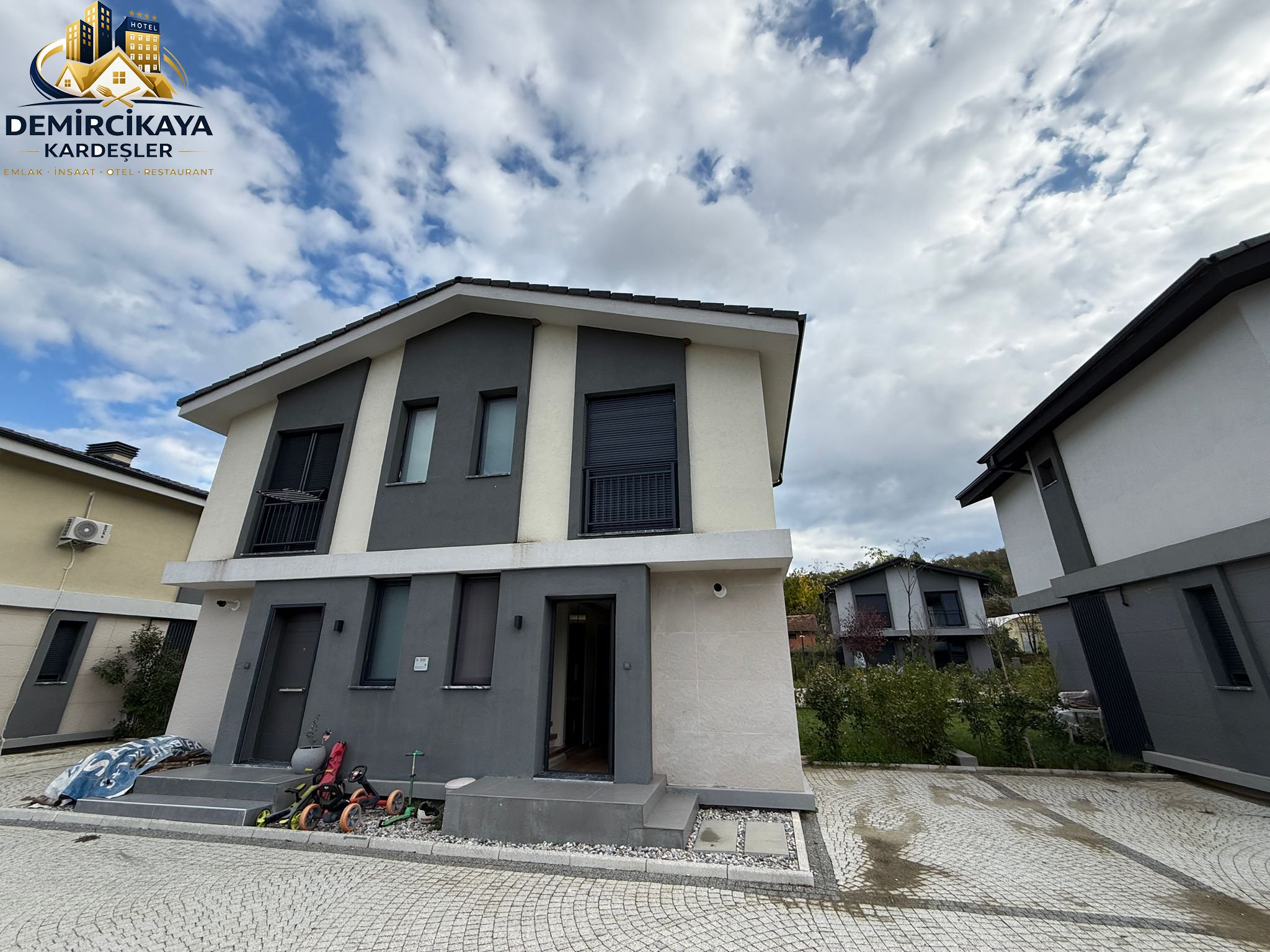 Şile Gül emlak'tan Nezih ve Sitede Geniş Bahçeli kiralık villa